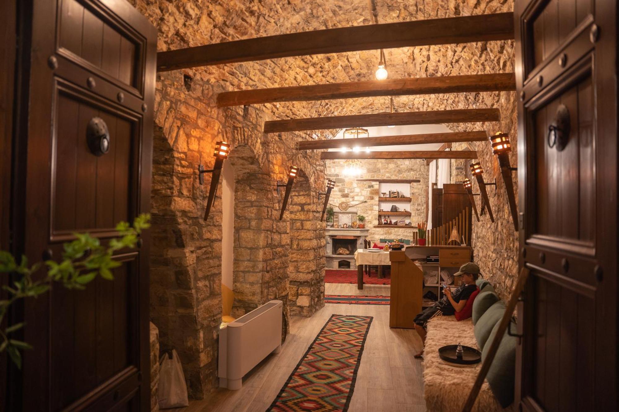Hotel Kapllani Berat Luaran gambar